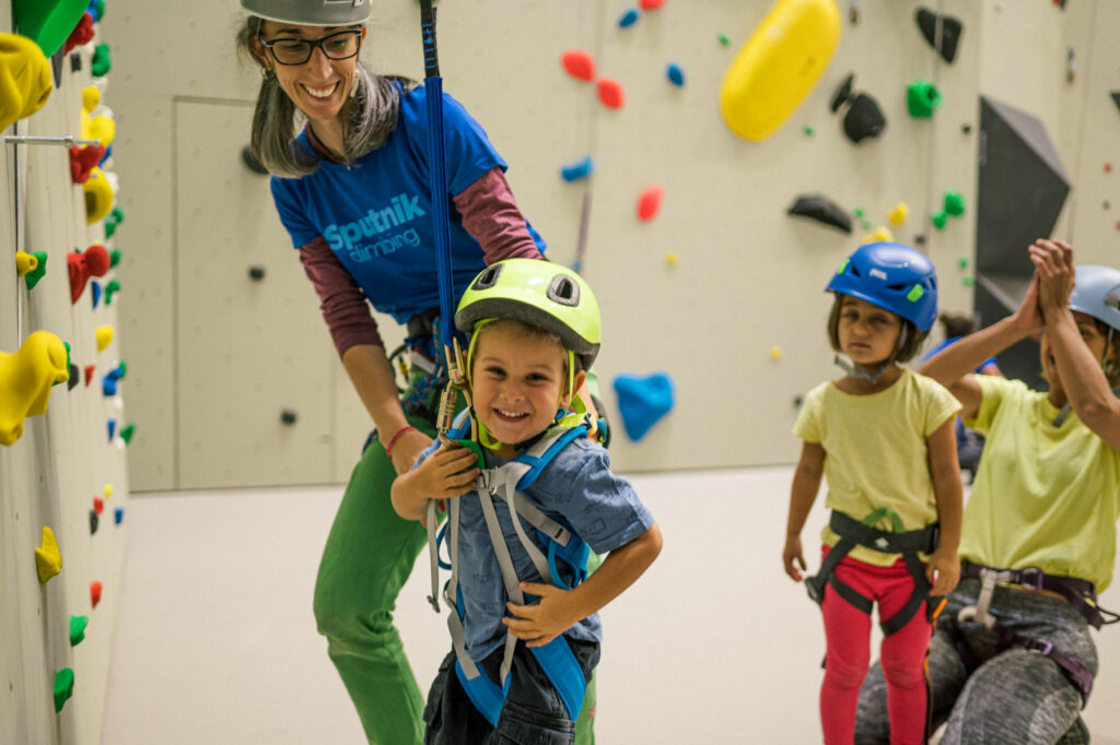 Descubre la escalada en familia